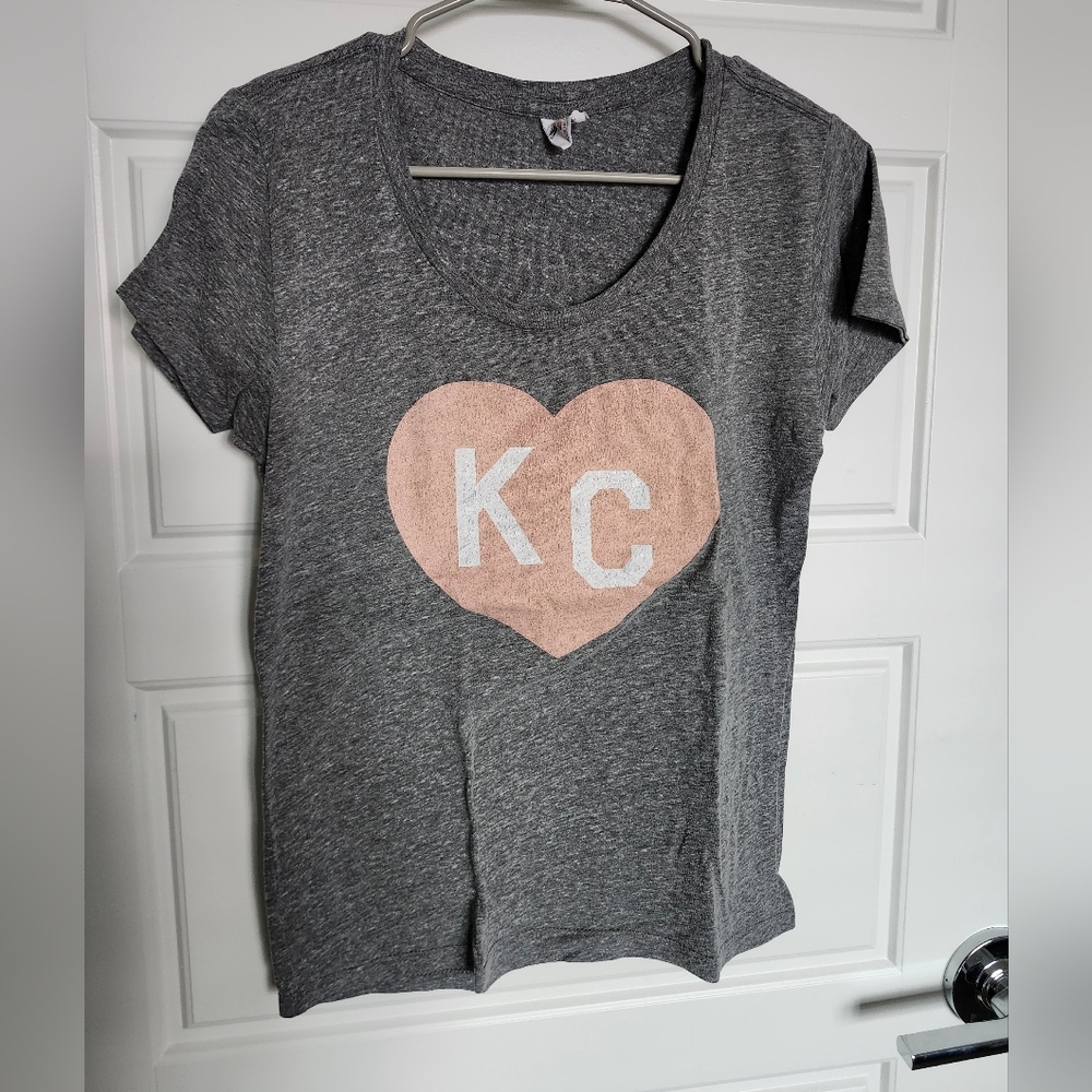SOLD Charlie Hustle Gray & Light Pink Kansas City Heart T-shirt, size large